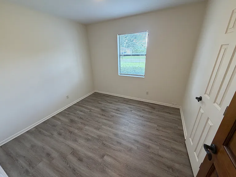 611 Indiana Ave — Photo 9