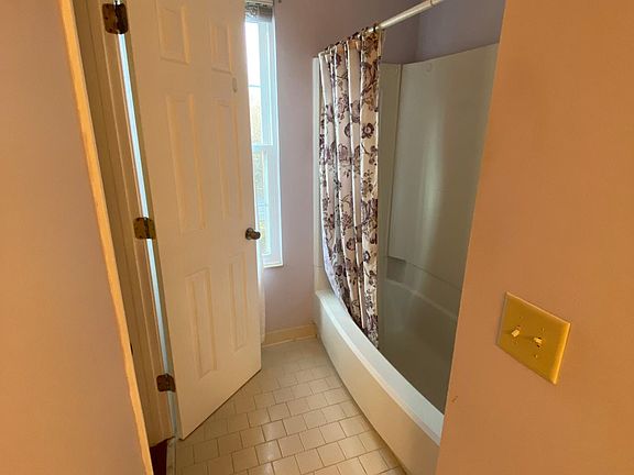 5th image of 107 N Timber Dr