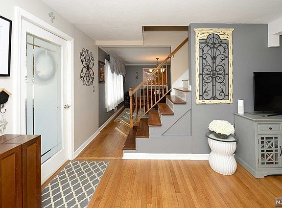 5th image of 189 N Park Dr