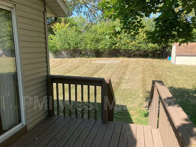 2673 Woodmeadow Dr SE — Photo 15