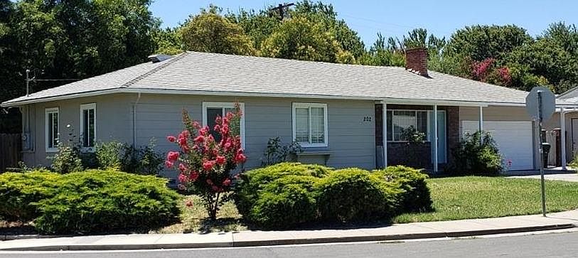 1st image of 202 W Longview Ave