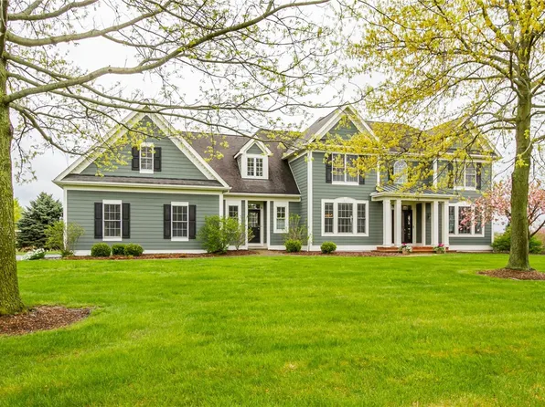 18 Turning Leaf Dr, Pittsford, NY 14534