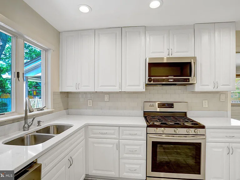 8015 New Market Rd — Photo 11