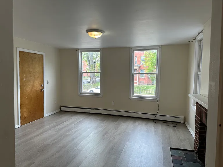 596 Zion St — Photo 9