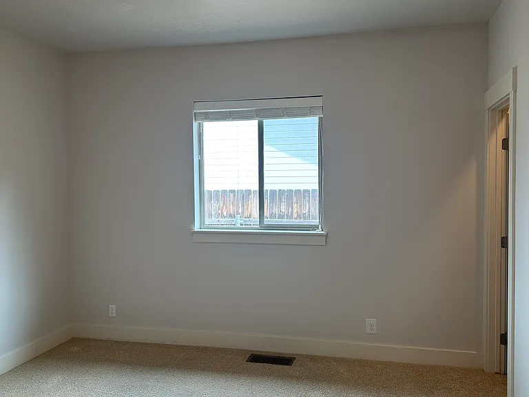 8918 W Northview St — Photo 10