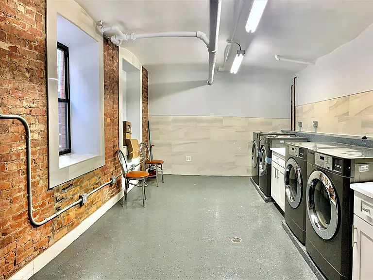 463 W 43rd St #1 — Photo 7