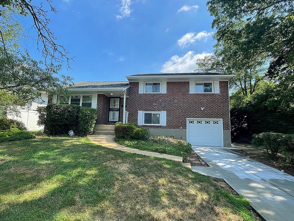 1st image of 4 Sherwood Dr