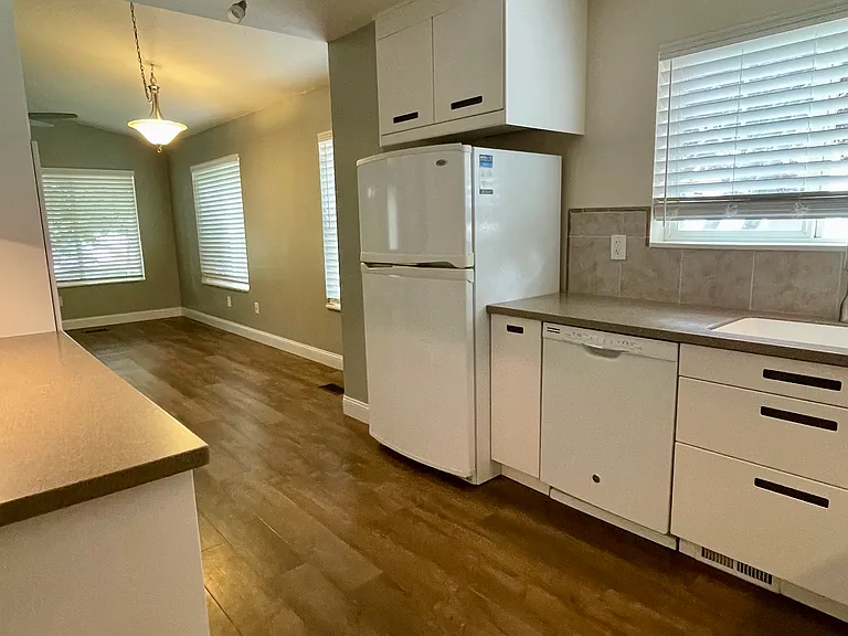 857 W 200 S — Photo 9