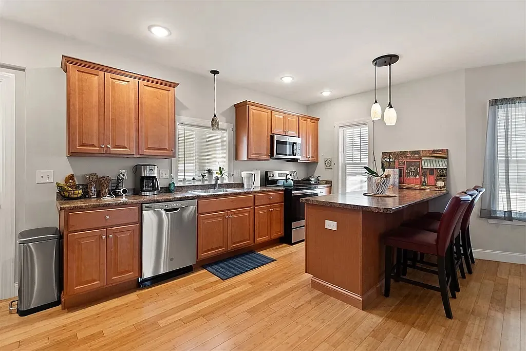 Building Photo - 90 Ashland St #1