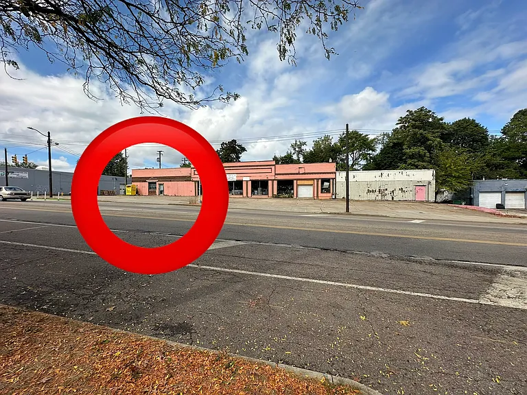 737 E Exchange St — Photo 1
