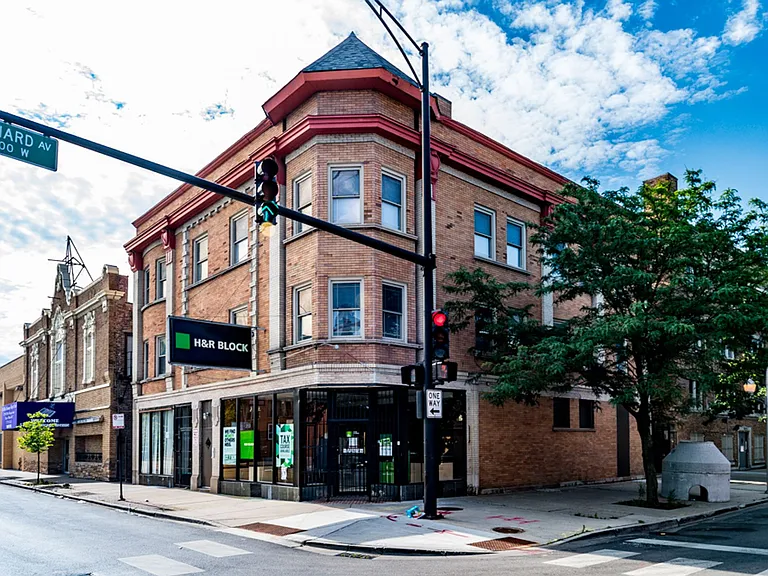 5749 W Chicago Ave — Photo 16