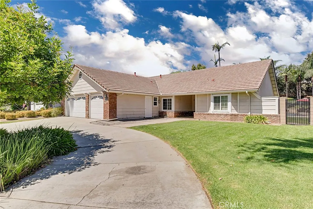 3 bed, 2479 sqft, $5,200 — Photo 4