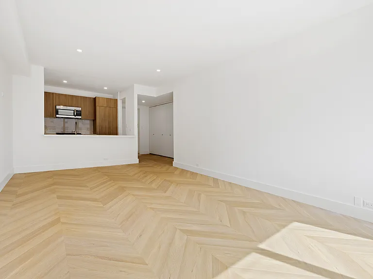 600 Columbus Ave #3K — Photo 4