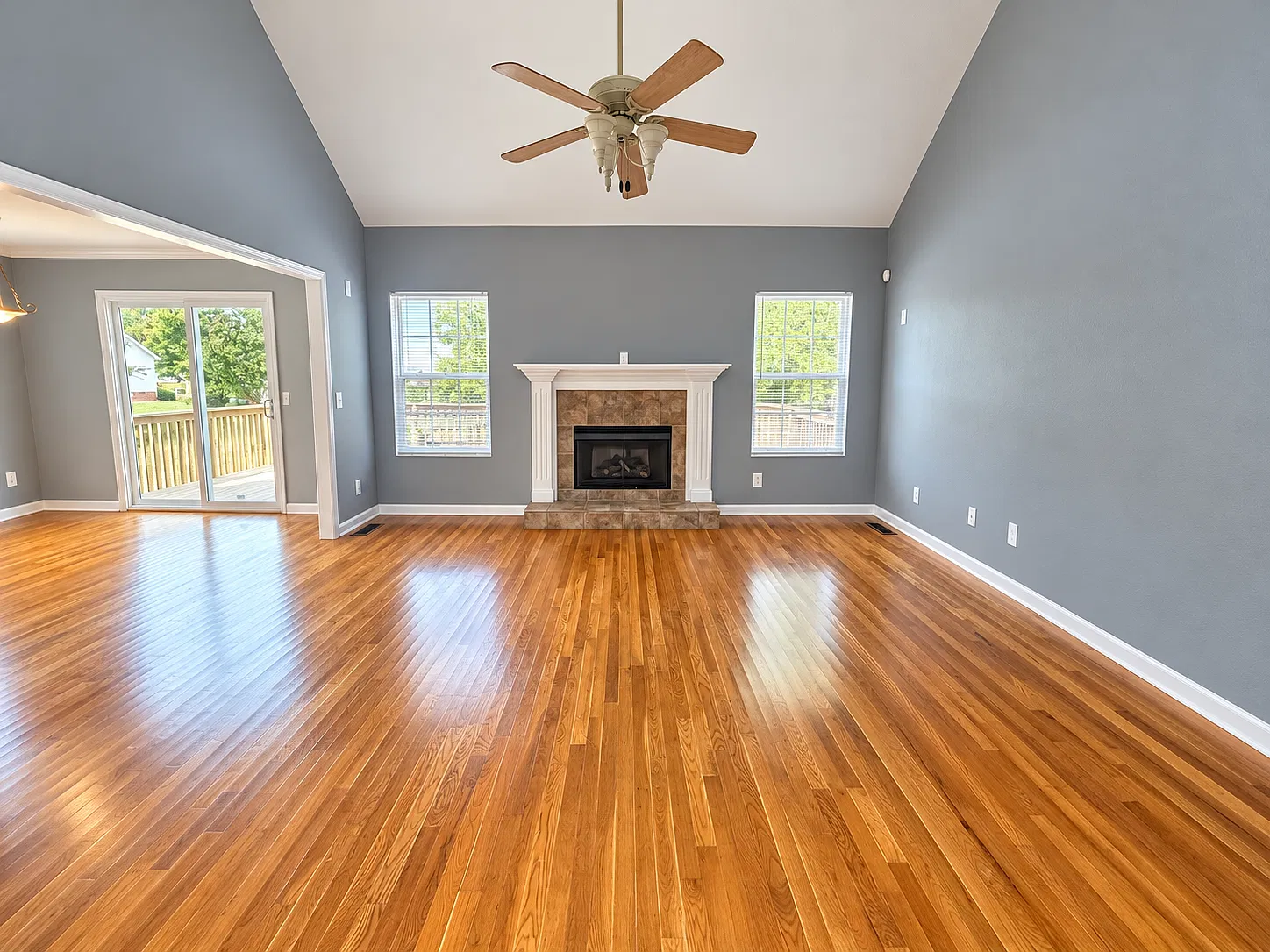 3 bed, 2.5 bath, 2290 sqft, $2,385 — Photo 2