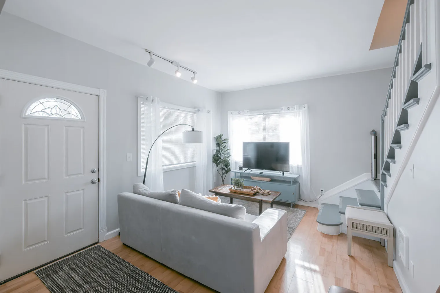 3 bed, 2.0 bath, 2098 sqft, $5,237 — Photo 3