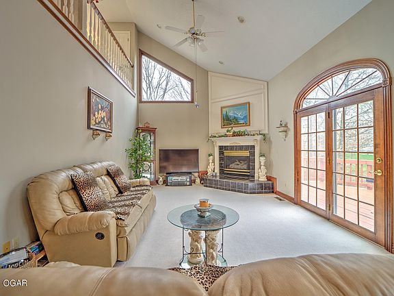 4th image of 2102 Abby Ln