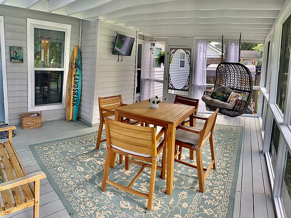 Screen porch
