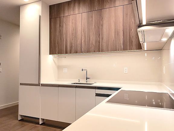 5th image of 1463 Lombard St APT 204