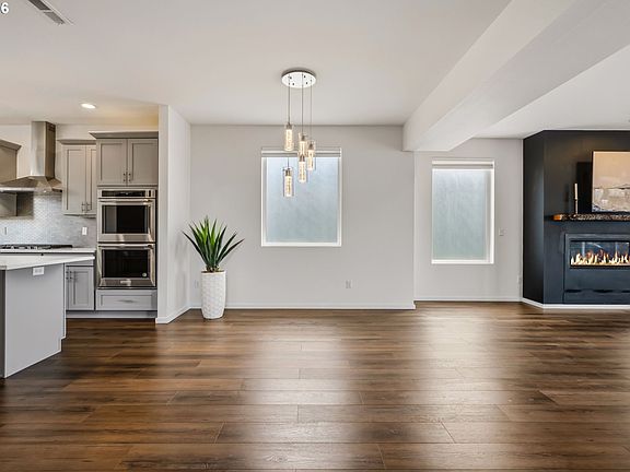 5th image of 1055 SE 75th Ct