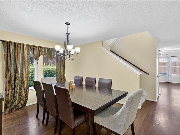 4th image of 526 Colt Dr