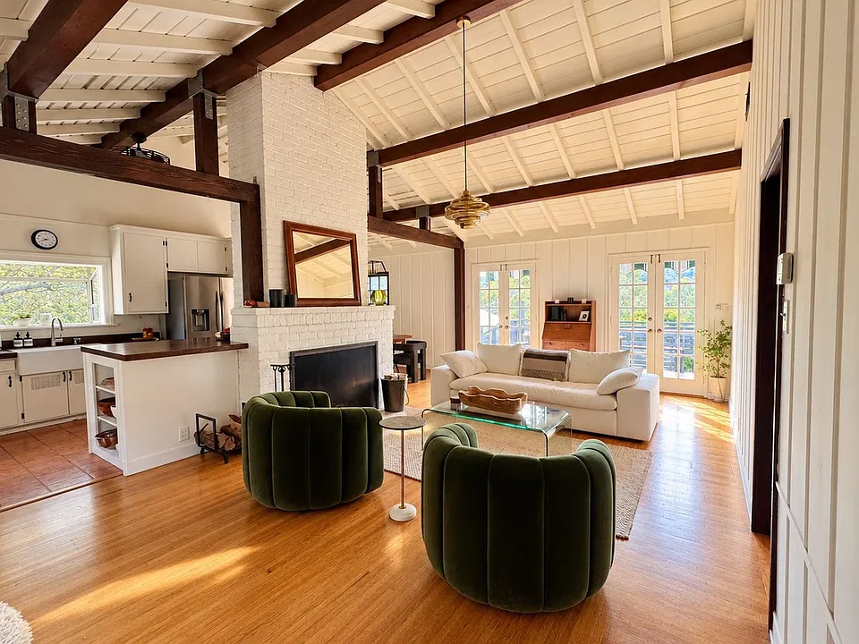 2828 Laurel Canyon Pl