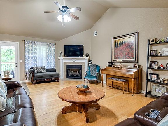 4th image of 5 Worlaby Ln