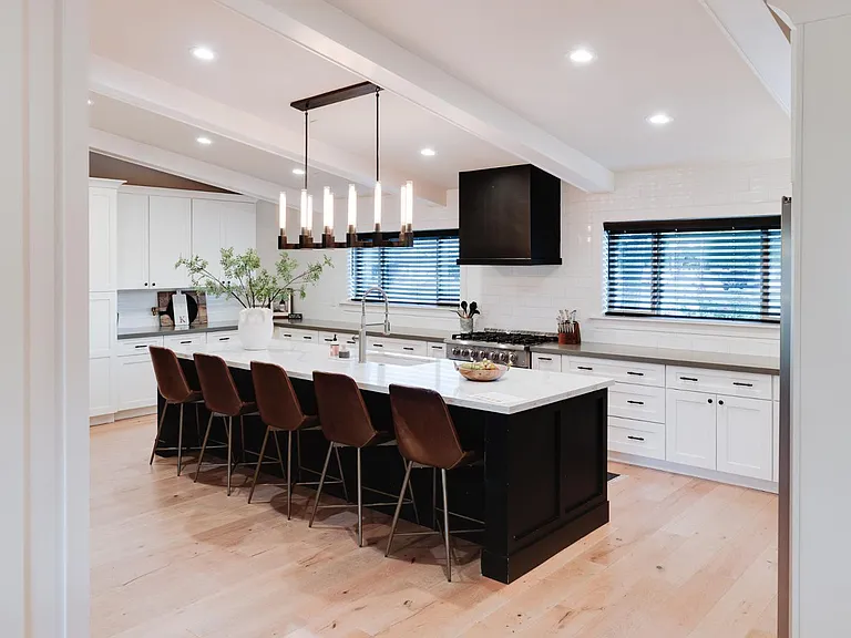 243 W Harmont Dr — Photo 3