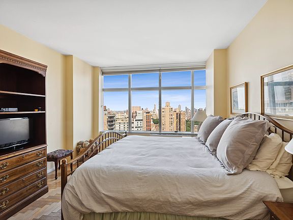 3rd image of 160 W 66th St APT 36F