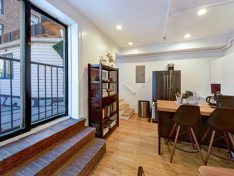 668 6th Ave #3 — Photo 4