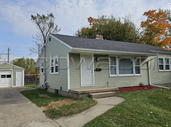 1052 20th St SE, Cedar Rapids, IA 52403