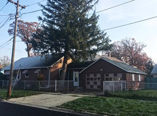 33 Miller Ave, Aurora, IL 60505