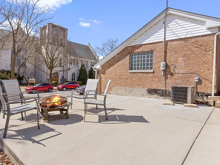 1100 Edmer Ave — Photo 19