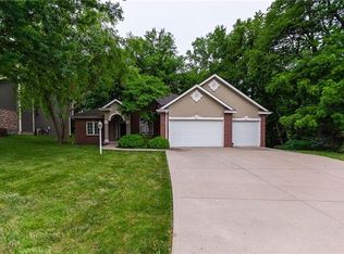 3308 W Devonshire Dr, Saint Joseph, MO 64506