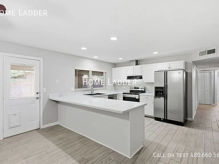 300 S Monterey St — Photo 7