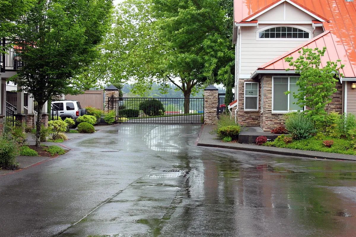 3 bed, 2.5 bath, 1698 sqft, $3,200 — Photo 3