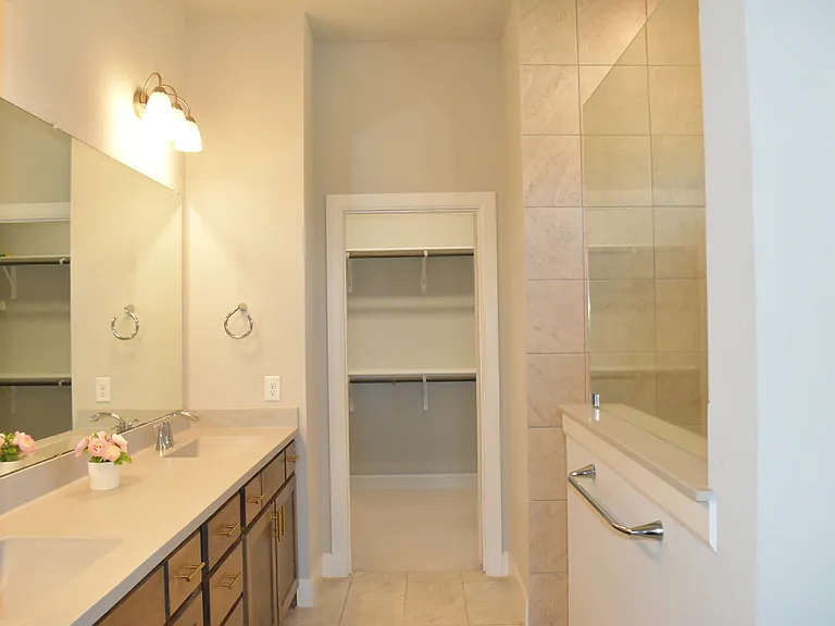 2900 Bluff Creek Dr — Photo 15