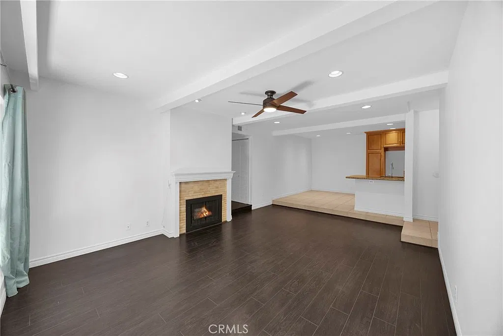 2 bed, 1037 sqft, $3,400 — Photo 4