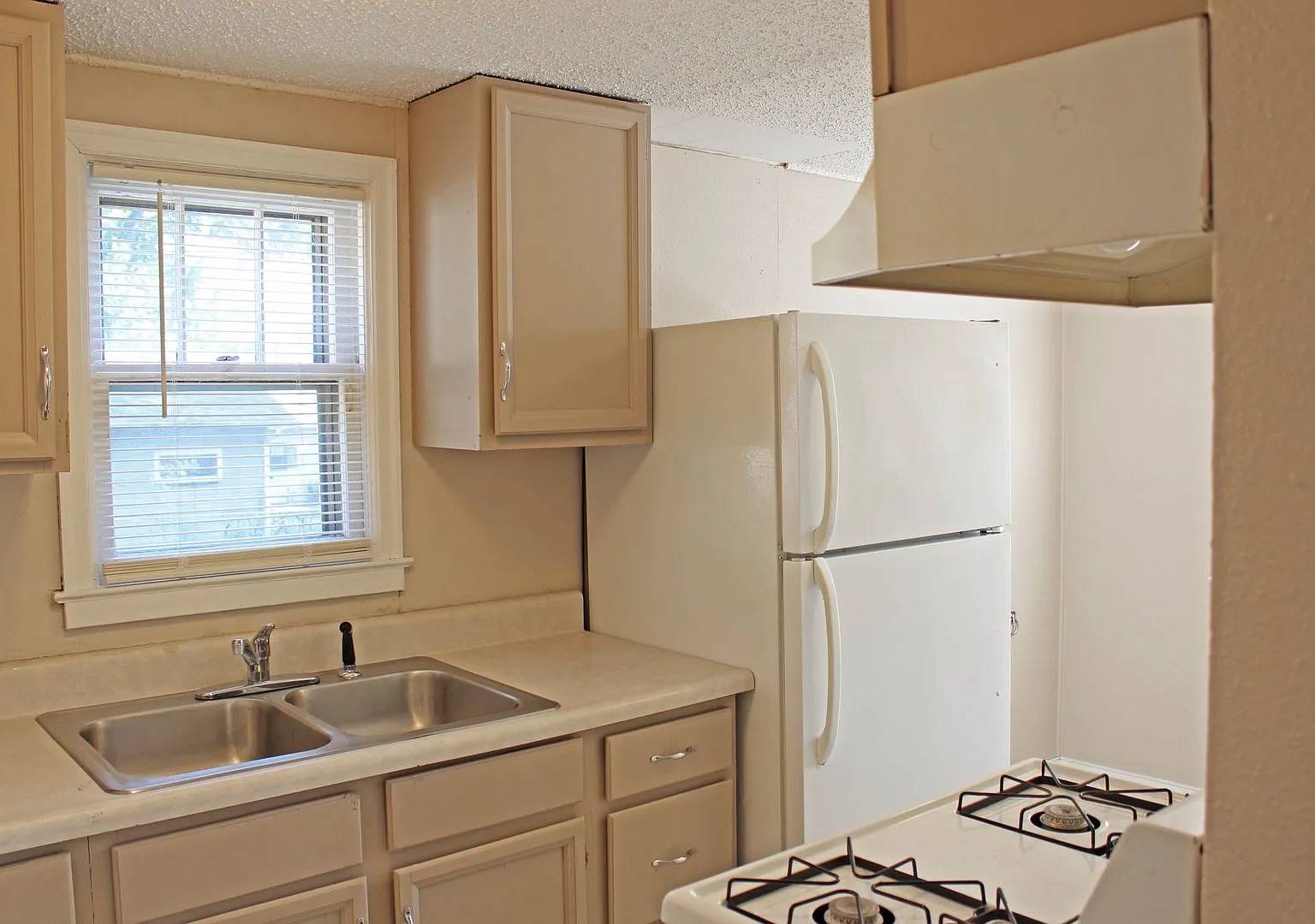 1-Bedroom, 1-Bath House for Rent — Photo 1