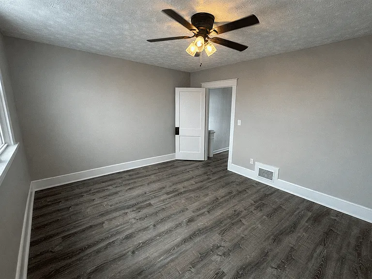 2550 Montana Ave — Photo 9