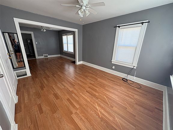 5th image of 260 Ackley Ave