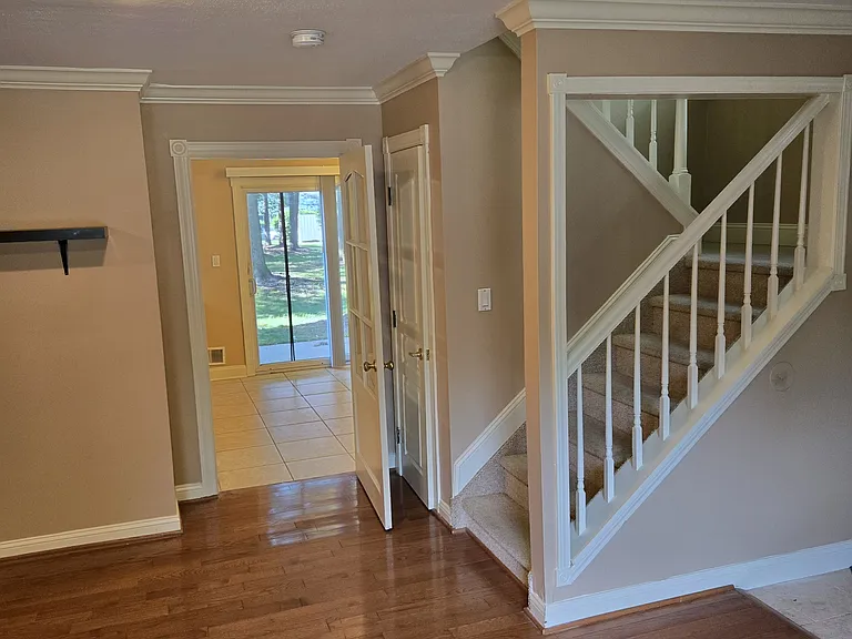 19 Dallenbach Ln — Photo 1