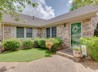 710 W 5th St, Dickson, TN 37055