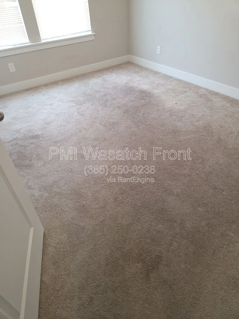 3 bed, 2.5 bath, 2332 sqft, $2,250 — Photo 4