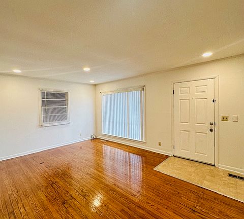 3rd image of 336 S Walnut Ave