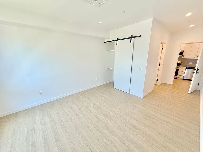 11500 Culver Blvd — Photo 11