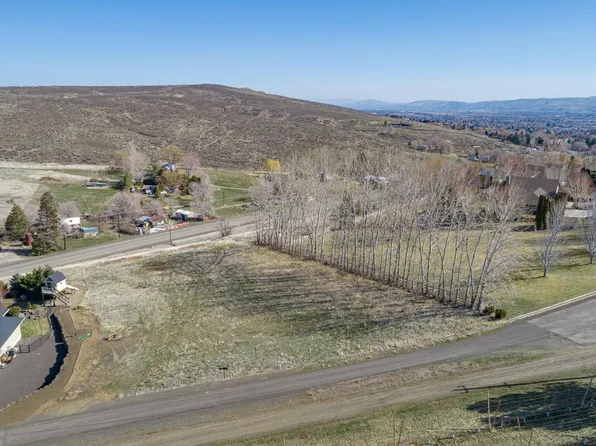11471 Marble Ln, Yakima, WA 98908