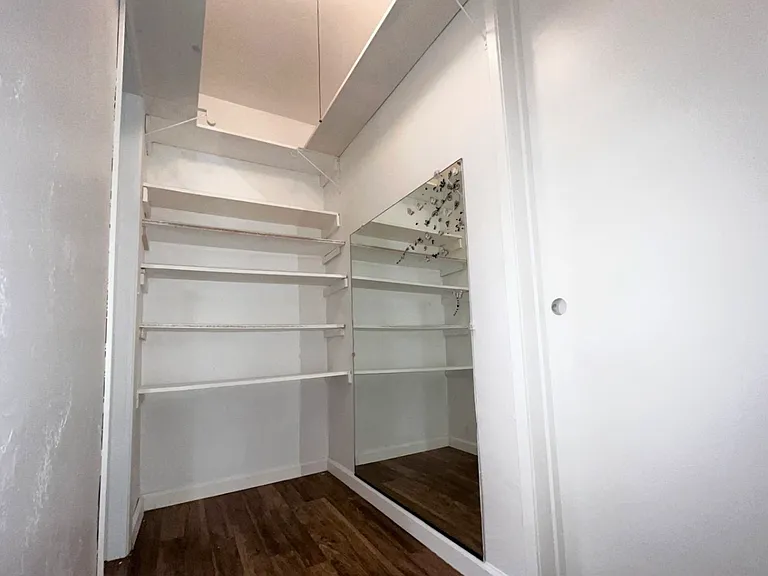 2085 Franklin Ave — Photo 9