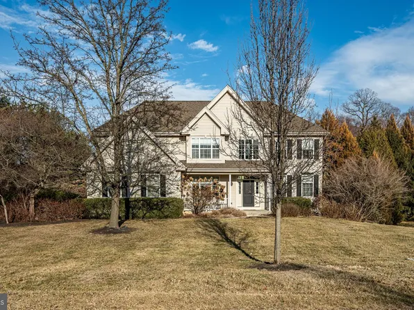 10 Edward Dr, Avondale, PA 19311