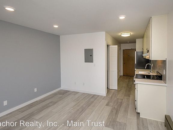 4th image of 550 27th St #102