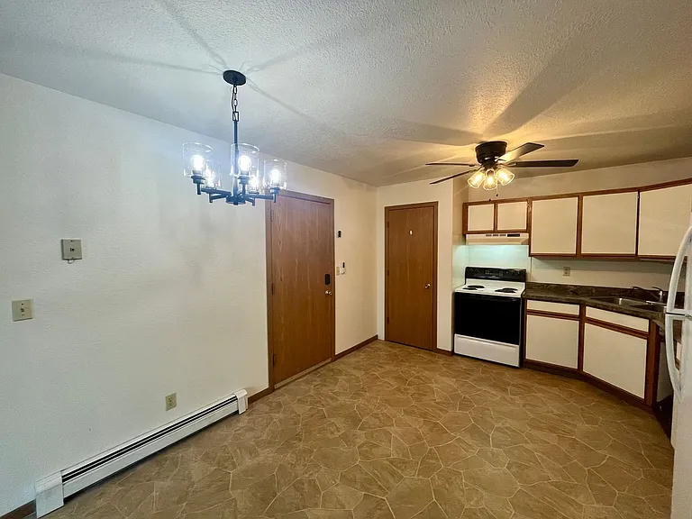 2710 Washington Ave — Photo 4
